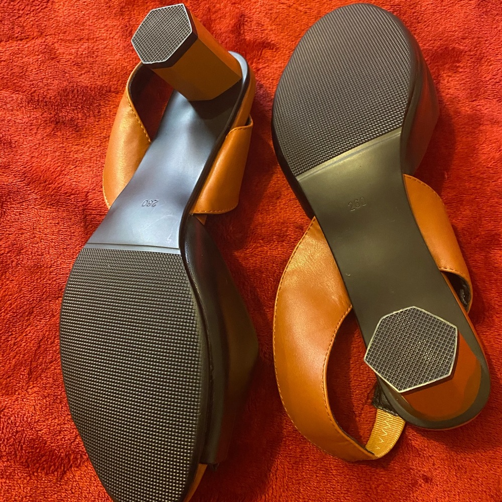 Sandals - Picture 10 of 10